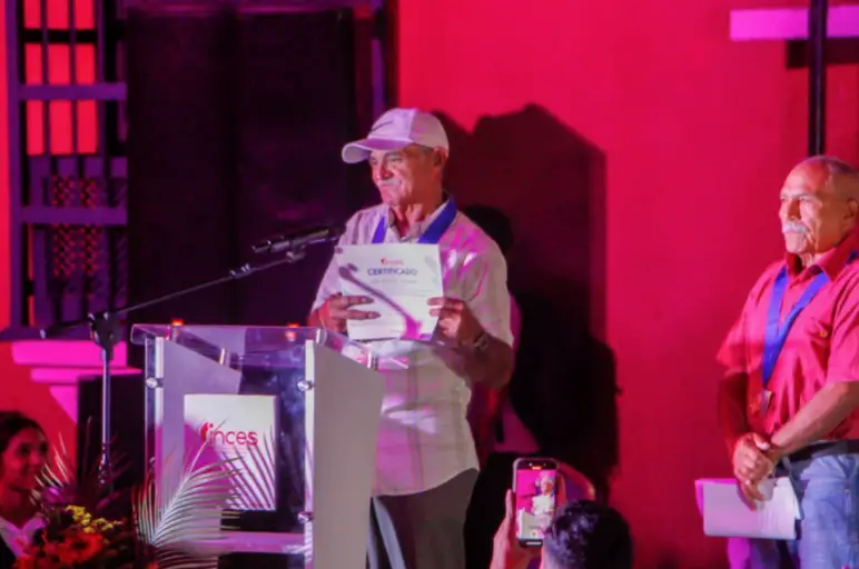 En el Centro Histórico de la capital falconiana se celebró un encuentro de certificación de saberes a los maestros artesanos del barro.