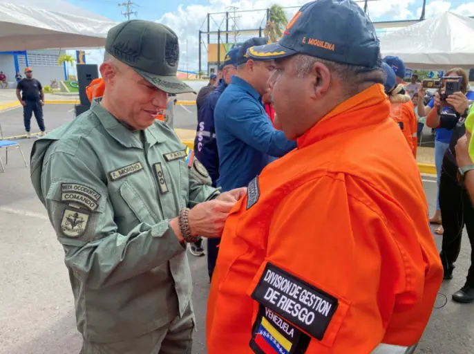 Este viernes el gobernador del estado Falcón, Víctor Clark, fortaleció el sistema de Gestión de Riesgo de la entidad con dotación.