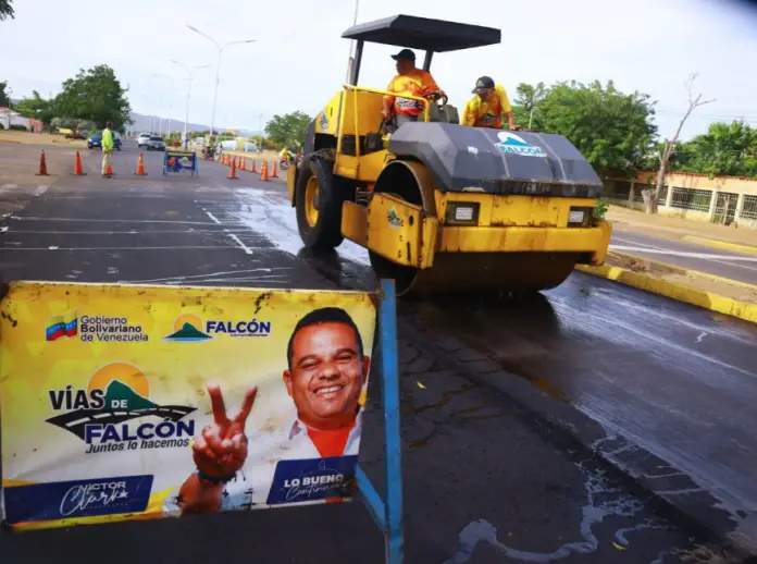 El plan de asfaltado urbano coloca más de 800 toneladas de asfalto en la avenida Ramón Antonio Medina de Coro.