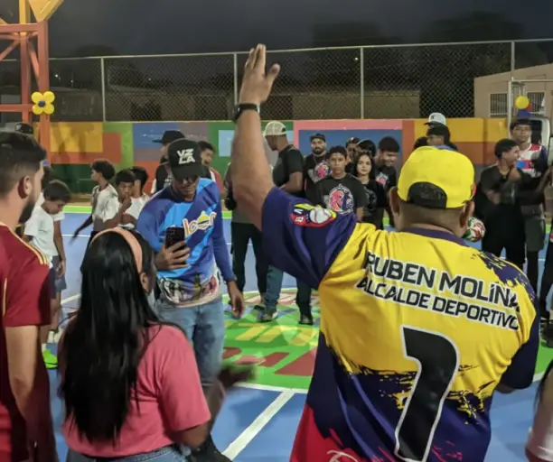 Totalmente rehabilitada y restaurada se entregó la cancha del sector Independencia I, de la Comuna Pesquera y Comercial Brisa de Miranda.