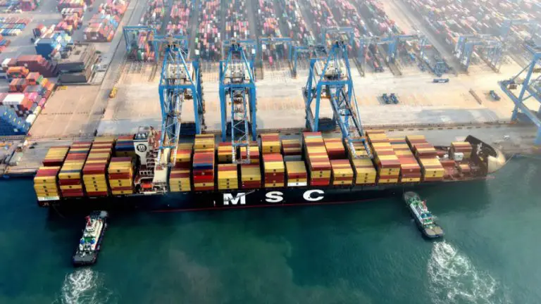 China supera el billón de dólares en superávit comercial