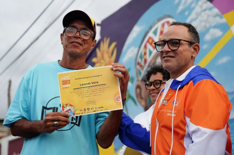 El estilo colorido del artista Leonel Vera quedó plasmado en la décimo novena edición del Festival Internacional de muralismo “Ciudad Mural”.