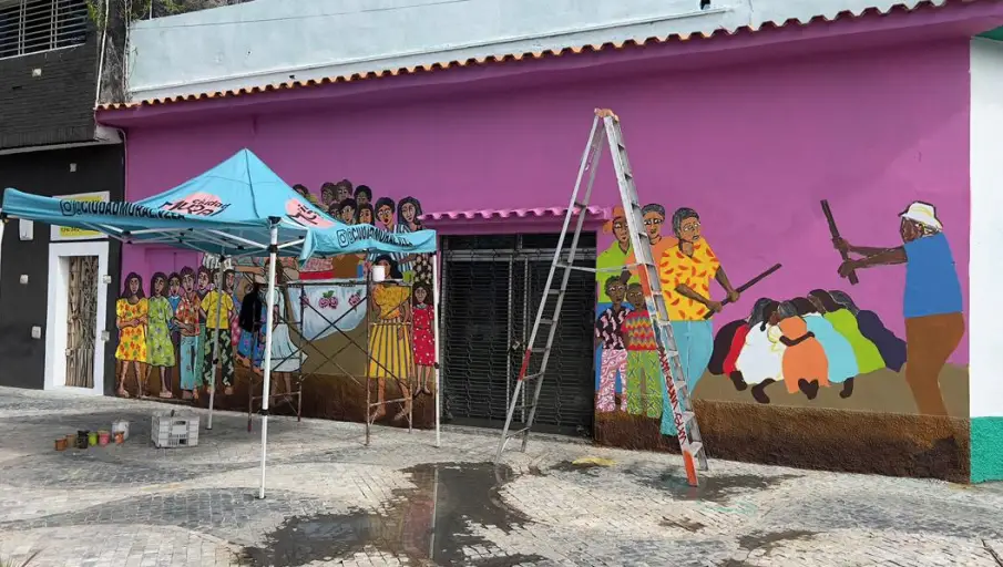 El estilo colorido del artista Leonel Vera quedó plasmado en la décimo novena edición del Festival Internacional de muralismo “Ciudad Mural”.