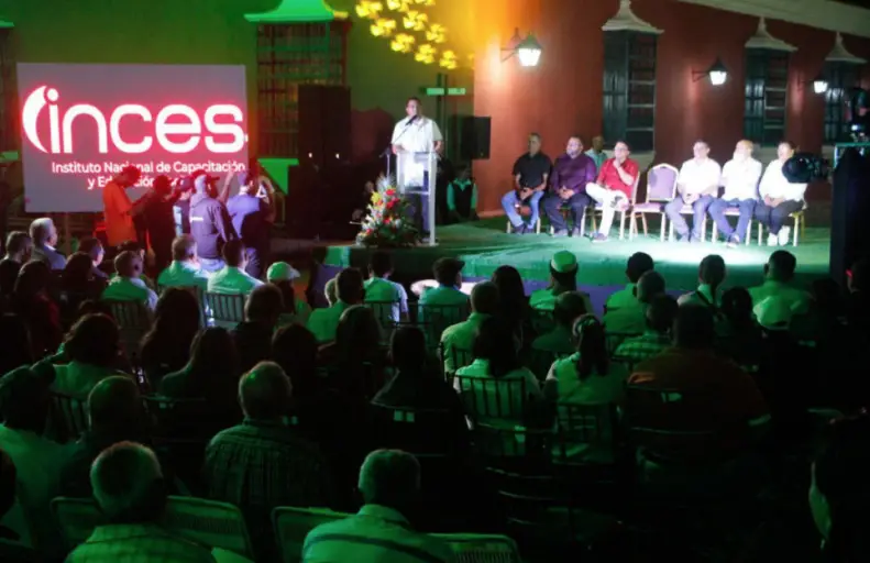 En el Centro Histórico de la capital falconiana se celebró un encuentro de certificación de saberes a los maestros artesanos del barro.