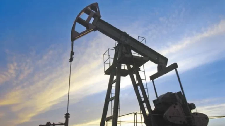 Precios del crudo se estabilizan en medio de tensiones en Venezuela