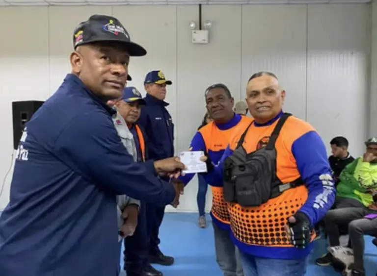 Alcaldía de Miranda certifica 80 mototaxistas en escuela de manejo