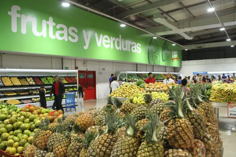 En un ambiente navideño, el grupo Redvital-Makro abrió su puerta en la ciudad de Coro este sábado 13 de diciembre.