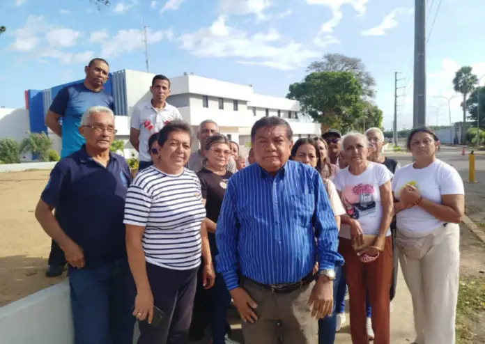 Durante la mañana de este miércoles 17 de diciembre un grupo de habitantes del sector 2 de Cruz Verde de Coro exigieron respuesta favorable