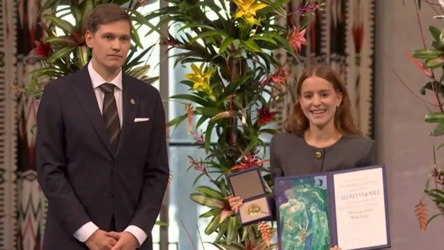 La hija de María Corina Machado recibe el Nobel de la Paz en su nombre