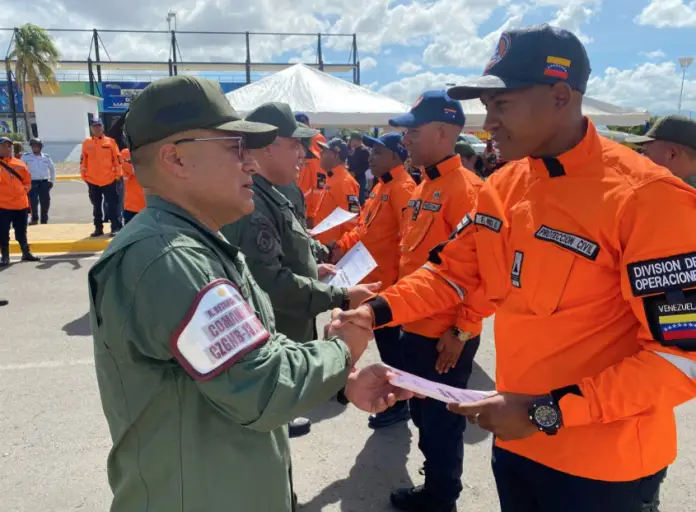 Este viernes el gobernador del estado Falcón, Víctor Clark, fortaleció el sistema de Gestión de Riesgo de la entidad con dotación.