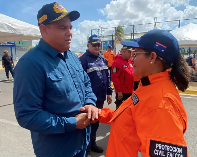 Este viernes el gobernador del estado Falcón, Víctor Clark, fortaleció el sistema de Gestión de Riesgo de la entidad con dotación.