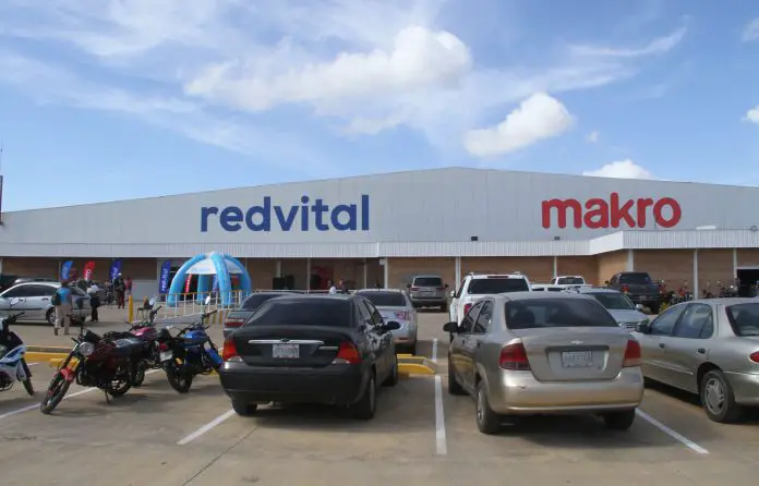 En un ambiente navideño, el grupo Redvital-Makro abrió su puerta en la ciudad de Coro este sábado 13 de diciembre.
