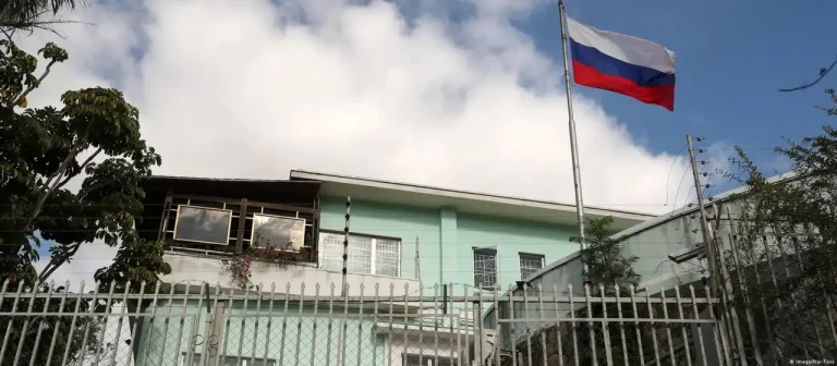 Rusia negó que haya ordenado la evacuación de su embajada en Venezuela
