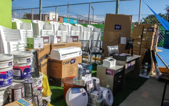 21 comunas y circuitos comunales de 10 municipios del estado Falcón recibieron kits de herramientas para las Salas de Autogobierno Comunal.