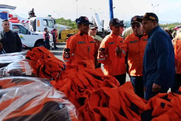 Este viernes el gobernador del estado Falcón, Víctor Clark, fortaleció el sistema de Gestión de Riesgo de la entidad con dotación.
