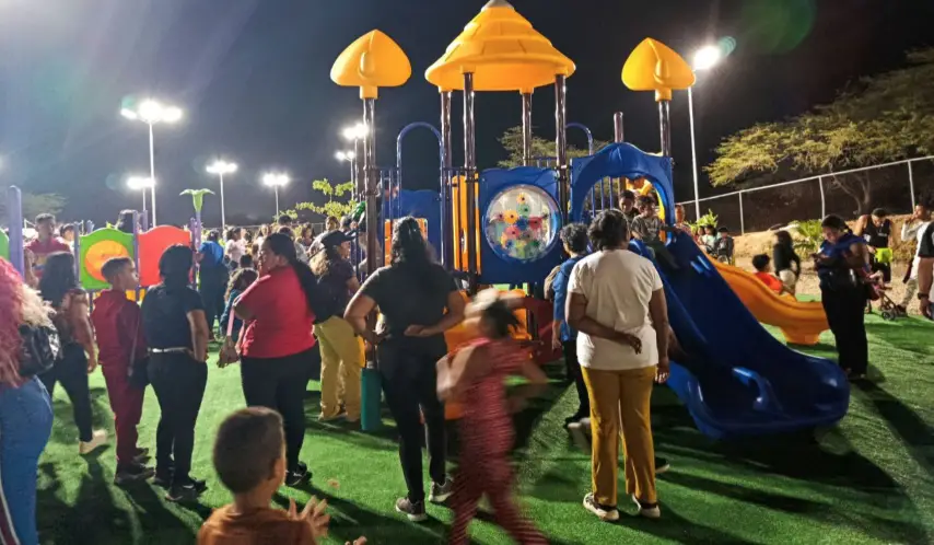El gobernador Víctor Clark inauguró junto a la juventud del municipio Miranda la zona joven ubicada en el Paseo Monseñor Iturriza.