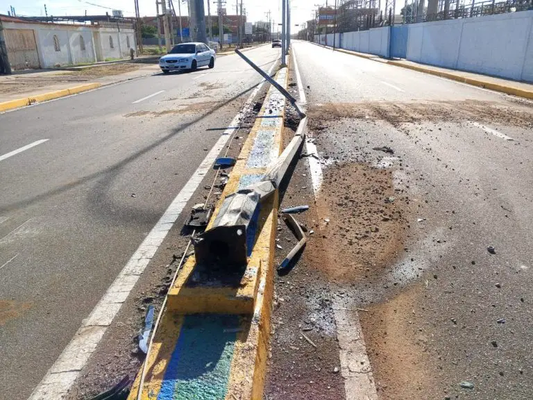 Conductor ocasiona daños a  trabajos realizados por la Alcaldía de Carirubana en la avenida Coro