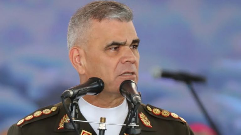 Padrino López llama a la «autocorrección» en la Fanb