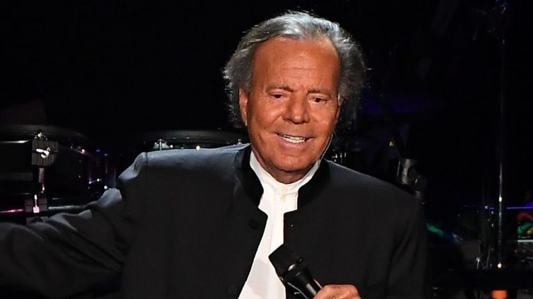 Escándalo | Acusado Julio Iglesias de agresión sexual +DETALLES