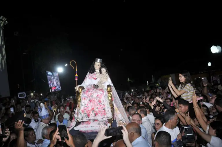 Feligresía celebra solemne bajada de la Divina Pastora