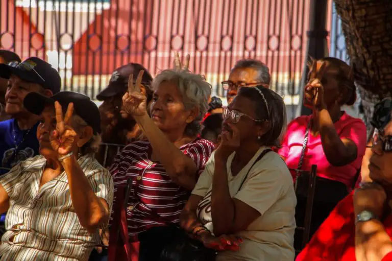 Abuelos de Falcón exigen liberación del Presidente y la primera dama