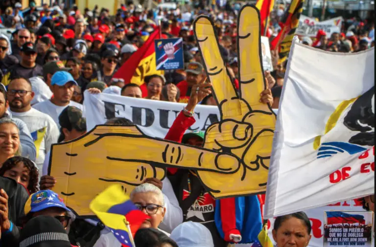 Falcón sigue en la calle y con voz firme exige la libertad de Maduro y Cilia