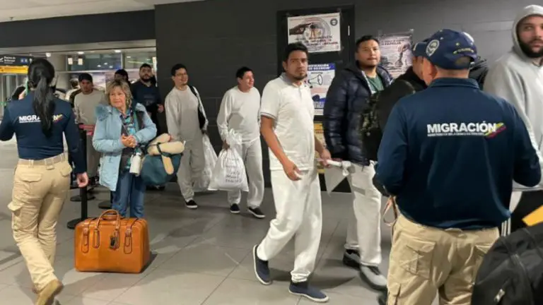Colombia reanuda vuelos de repatriación desde EE.UU.
