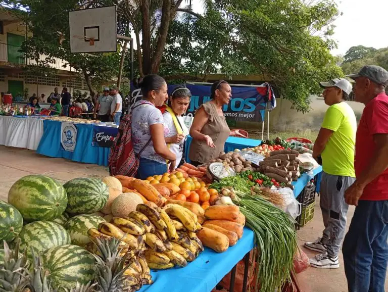 Familias del municipio Zamora beneficiadas con Feria del Campo Soberano