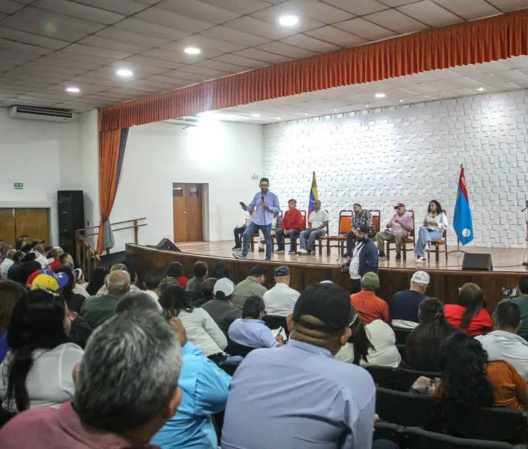 Encuentro parlamentario del GPP debate sobre orientaciones políticas y jurídicas