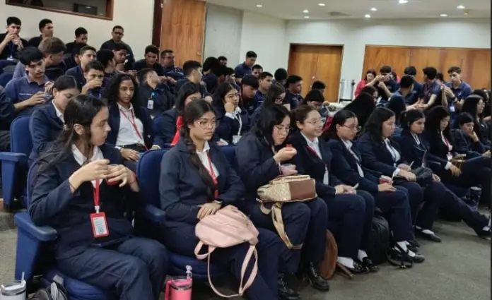 Aprendices del Inces que se forman en el Centro Refinador Paraguaná (CRP) de Pdvsa, analizaron el documental 