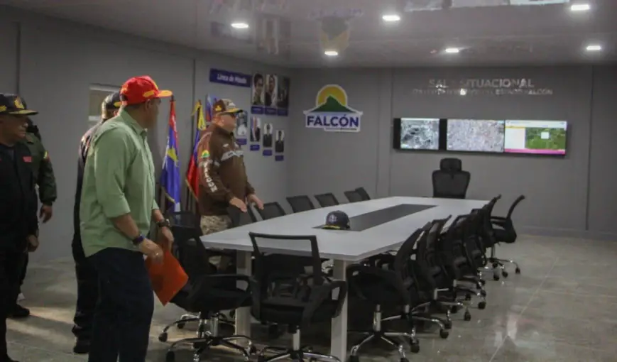 El gobernador Víctor Clark también entregó este viernes, la renovada sede del Cuerpo de Bomberos del estado Falcón en el municipio Carirubana