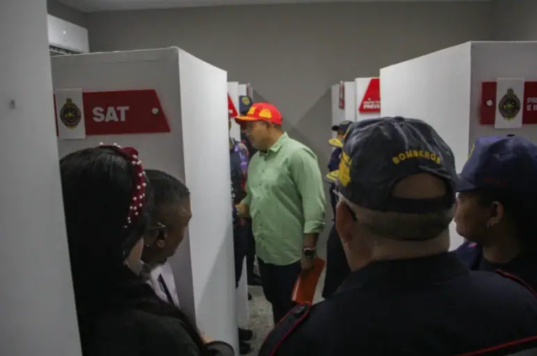 El gobernador Víctor Clark también entregó este viernes, la renovada sede del Cuerpo de Bomberos del estado Falcón en el municipio Carirubana