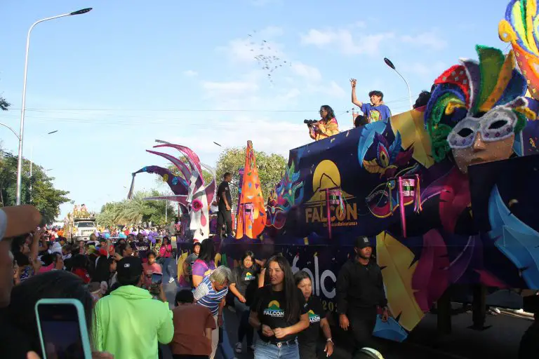 La creatividad volvió a ser protagonista del Desfile de Carnavales 2026 de Coro con la amplia participación de 600 disfraces y 63 comparsas.