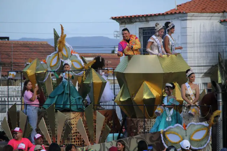La creatividad volvió a ser protagonista del Desfile de Carnavales 2026 de Coro con la amplia participación de 600 disfraces y 63 comparsas.