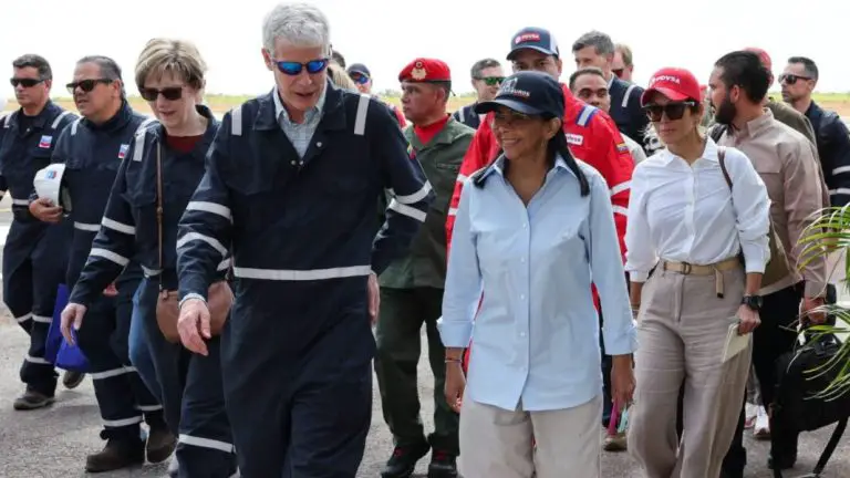 Rodríguez y Wright visitan Petro Independencia, empresa mixta de Chevron y PDVSA