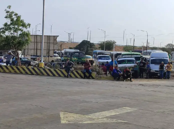 En horas de la mañana de este miércoles 25 de febrero, se suscitó un nuevo inconveniente en la gasolinera El Elevado de Punto Fijo.