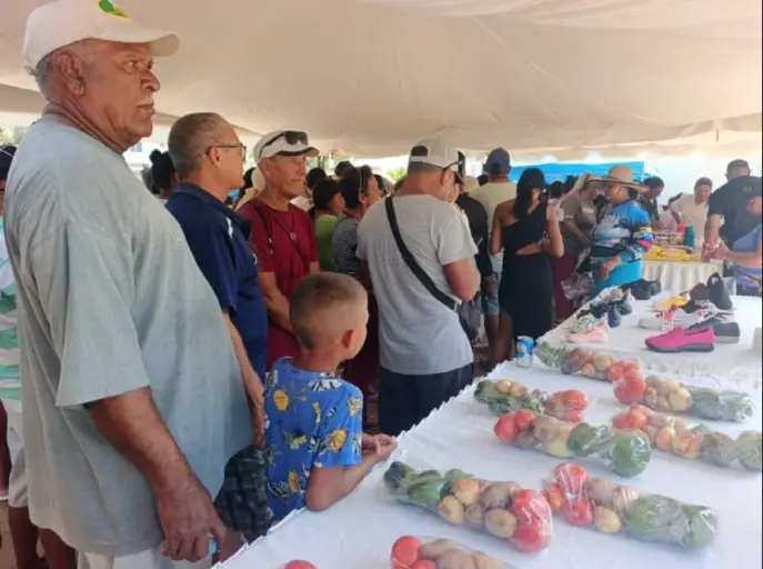 La Feria del Campo Soberano, que lleva adelante el Gobierno Nacional, llegó este sábado a la parroquia Adicora del municipio Falcón.