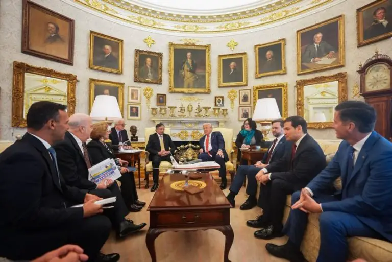 Concluye la reunión de Trump y Petro en la Casa Blanca