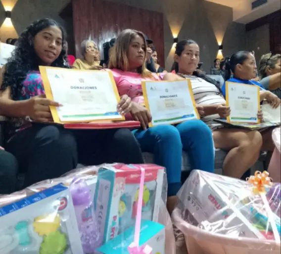 En la edición número 180 del programa social "La Mano de Dios" más de 60 familias fueron asistidos con aportes de salud.