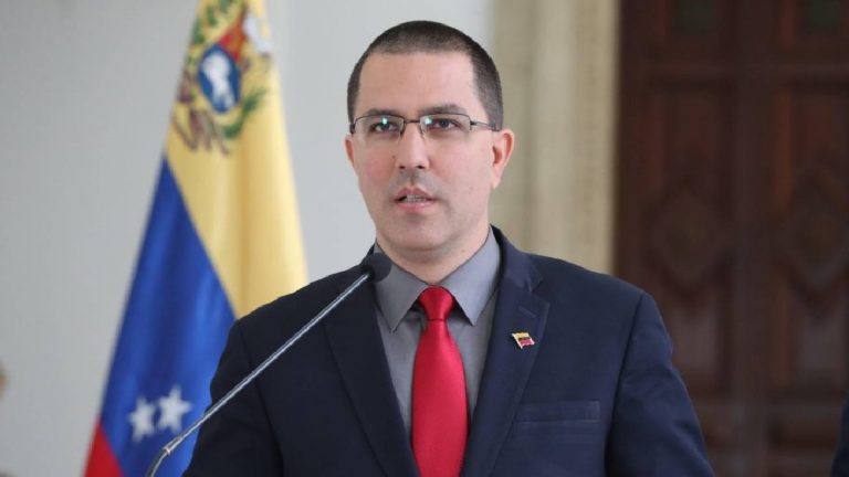 Arreaza: Beneficiario de la Ley de Amnistía debe ejercer política con respeto