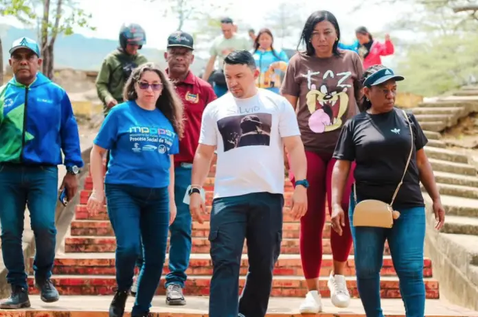 En un despliegue territorial la viceministra Rosalía Zingales, visitó la población de Meachiche para fortalecer el Estado Comunal