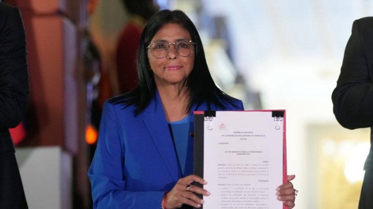 Presidenta Rodríguez promulgó la Ley de Amnistía