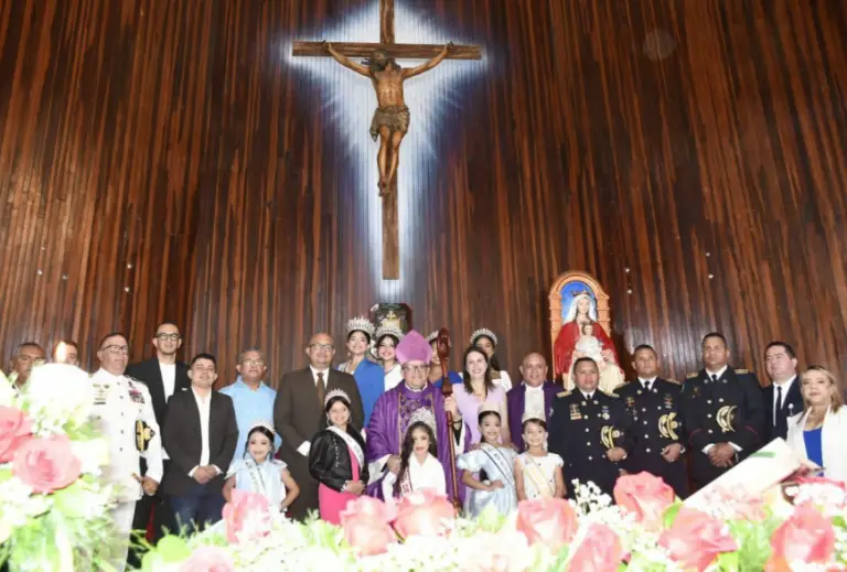 Con misa y ofrenda floral inicia programación por 56 aniversario de la ciudad de Punto Fijo