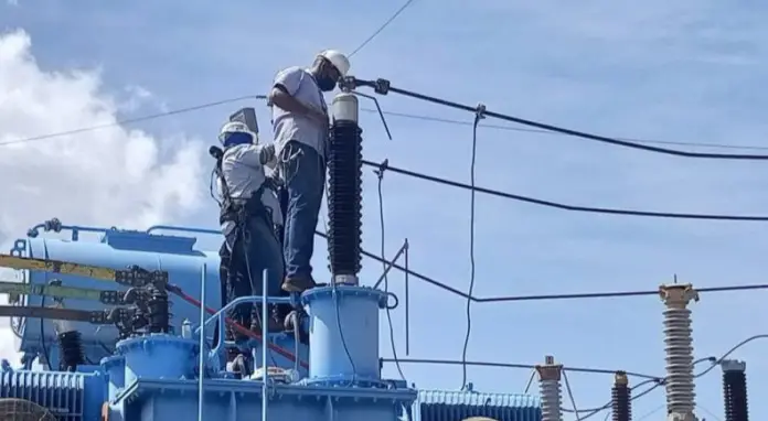 La clase trabajadora de CORPOELEC llevó a cabo labores de mejoras en siete municipios de la entidad para optimizar el servicio eléctrico.