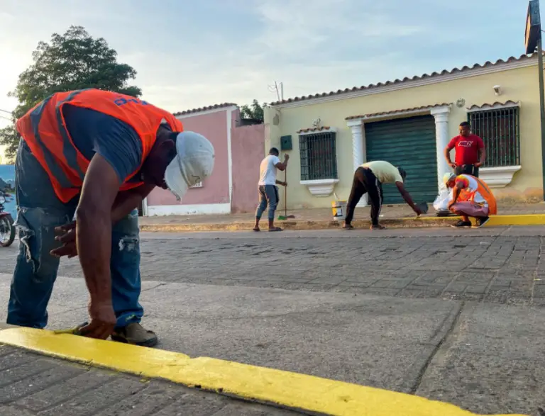 En Colina embellecen las principales avenidas de La Vela