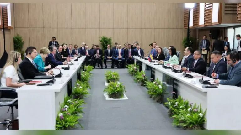 Presidenta encargada encabezó firma de acuerdos de cooperación con Shell