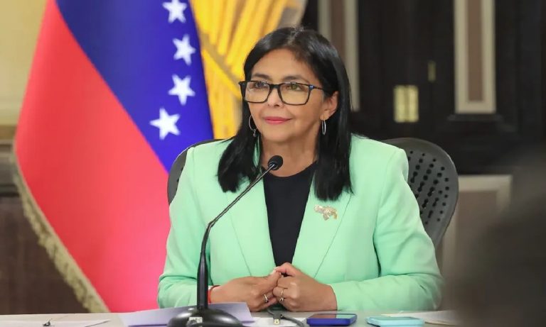 Decretan asueto total de Semana Santa para el sector público