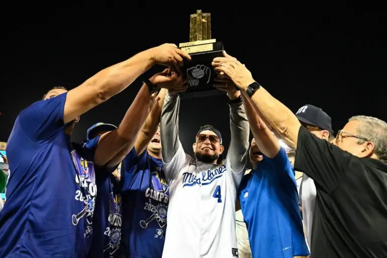 Yadier Molina renueva con Magallanes con un contrato multianual