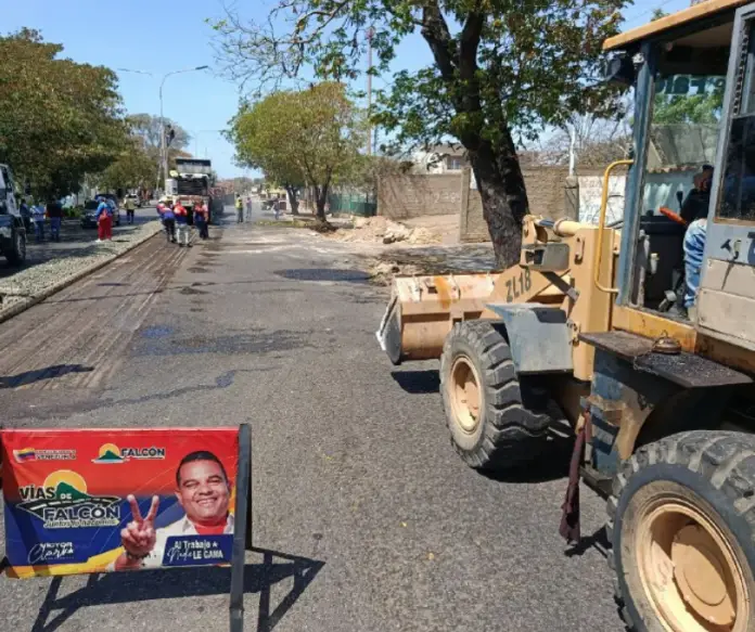 El gobernador Víctor Clark arrancó la intervención del segundo tramo de la avenida independencia como parte del “Plan 500 para Coro”.