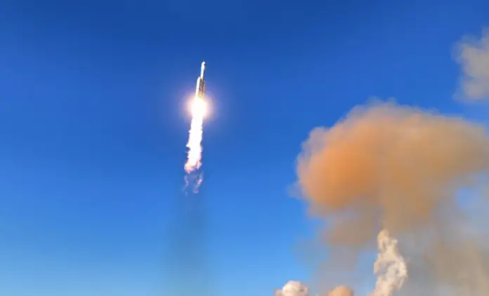 China lanzó este lunes al espacio un cohete portador Lijian-2 Y1 con tres satélites a bordo desde el noroeste del país.